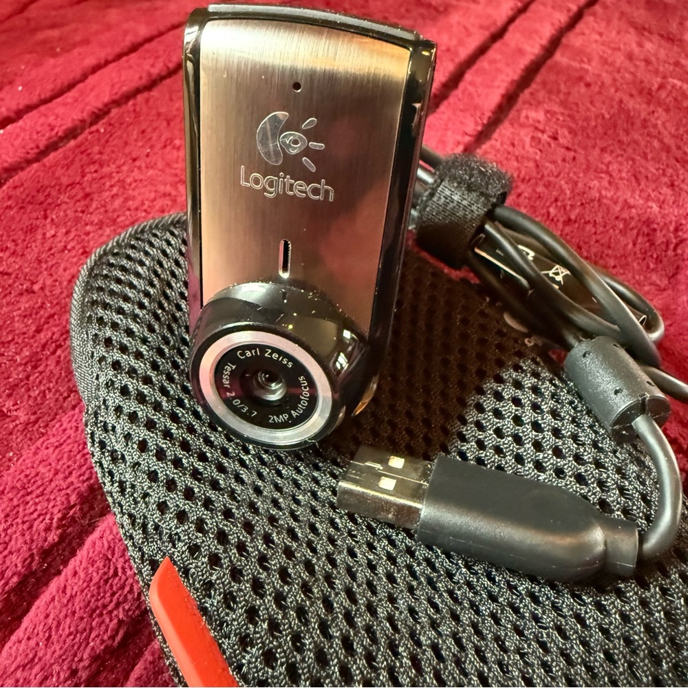 Logitech Webcam w/ Case and Stand Carl Zeiss 2.0/3.7 2MP